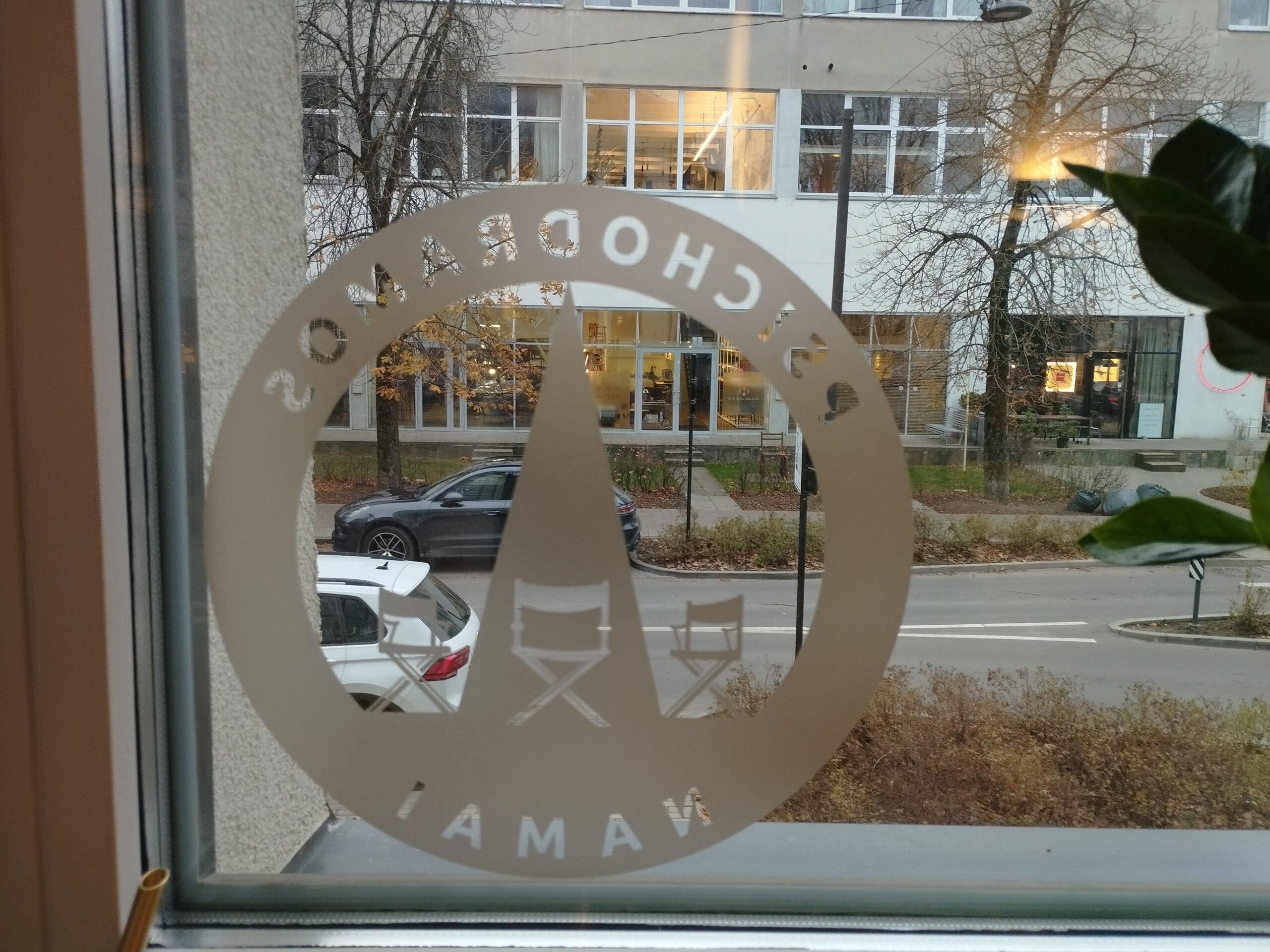 Džiaugiuosi ir noriu pranešti, kad Psichodramos namai pradėjo savo veiklą. Psichodramos namai, psichodramos terapijos paslaugos, psichodramos terapija, psichoterapija, psichodrama, grupė, vaidmenys, spontaniškumas, kūrybiškumas, jausmai, emocijos, santykiai, savęs-pažinimas, konfliktas, protagonistas, režisierius, pagalbinis-aš, veidrodis, dublis, scena, katarsis, įžvalga, trauma, nerimas, depresija, empatija, pasitikėjimas, supervizija, konsultavimas, diagnostika, metodika, intervencija, psichologija, savirefleksija, šeima, elgesys, komunikacija, resursai, vertybės, ribos, motyvacija, savivertė, transferas, kontrtransferas, žaidimai, veiksmas, drama, grupė-dinamika, asmenybė, terapeutas, pokyčiai, transformacija